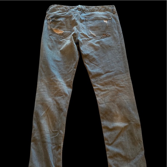 Express Capri Boyfriend Riped Jeans size 2 Low Rise Light Blue Jeans - Picture 3 of 10
